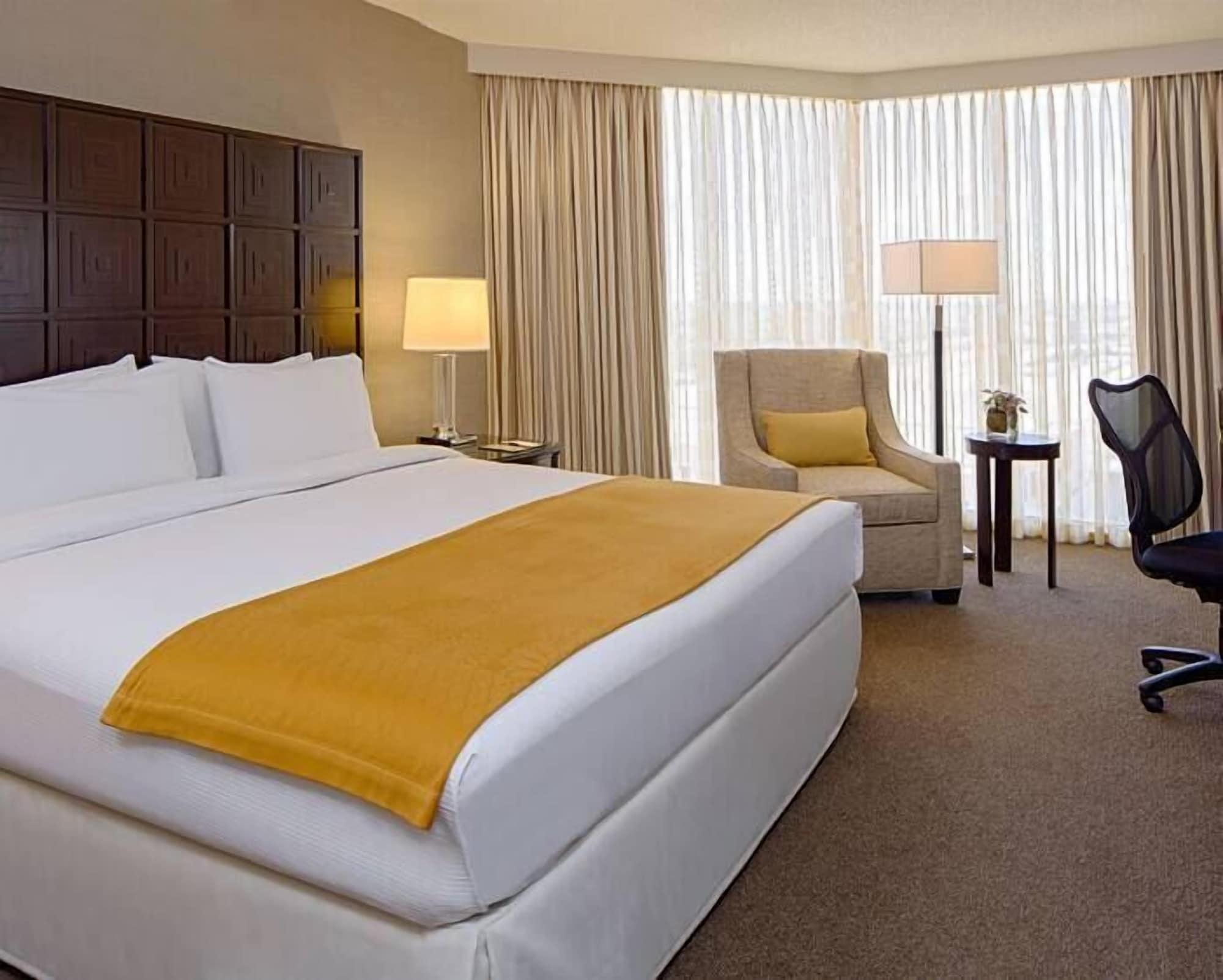 Doubletree By Hilton Hotel Houston Greenway Plaza Exteriör bild