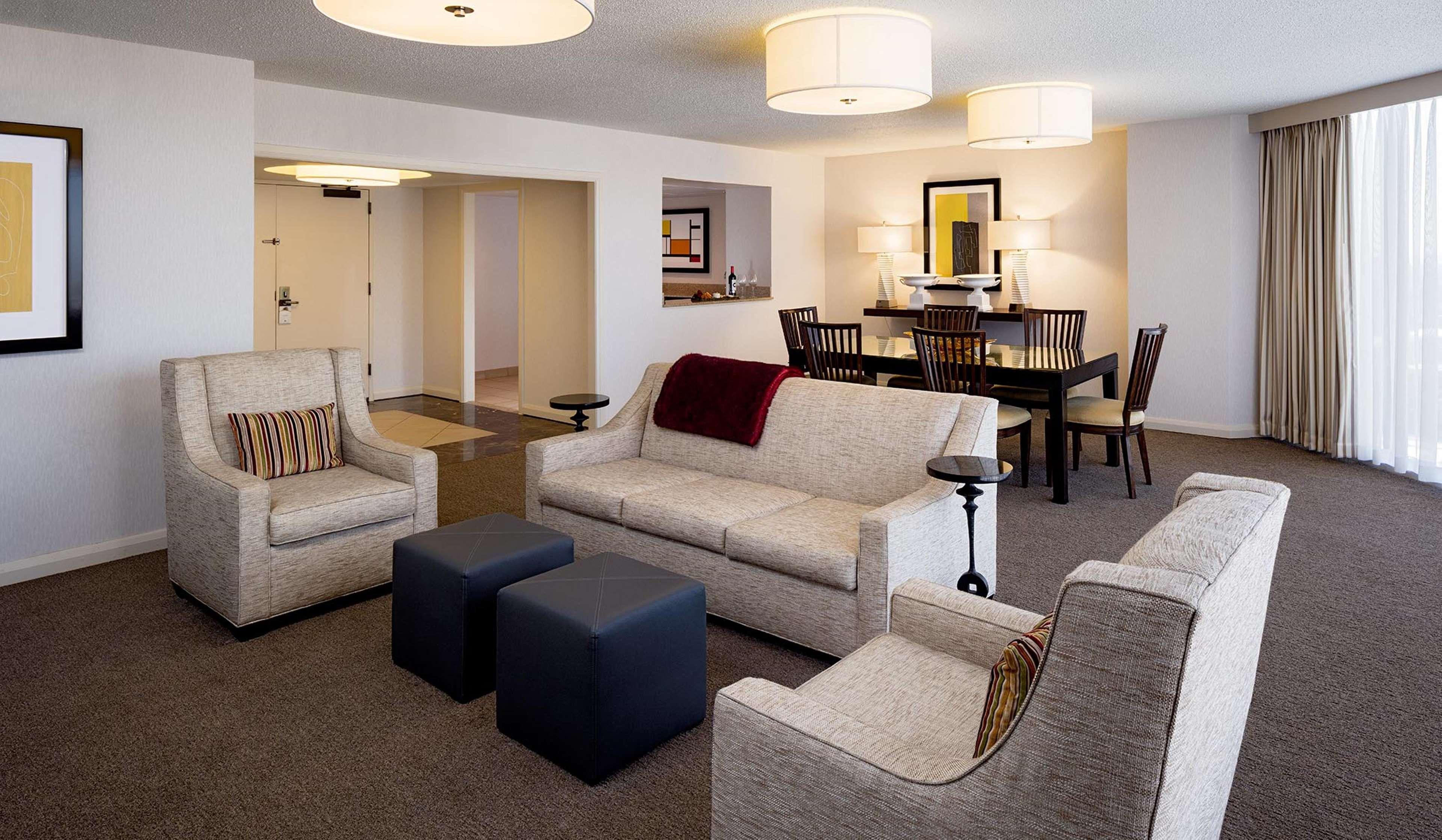 Doubletree By Hilton Hotel Houston Greenway Plaza Exteriör bild