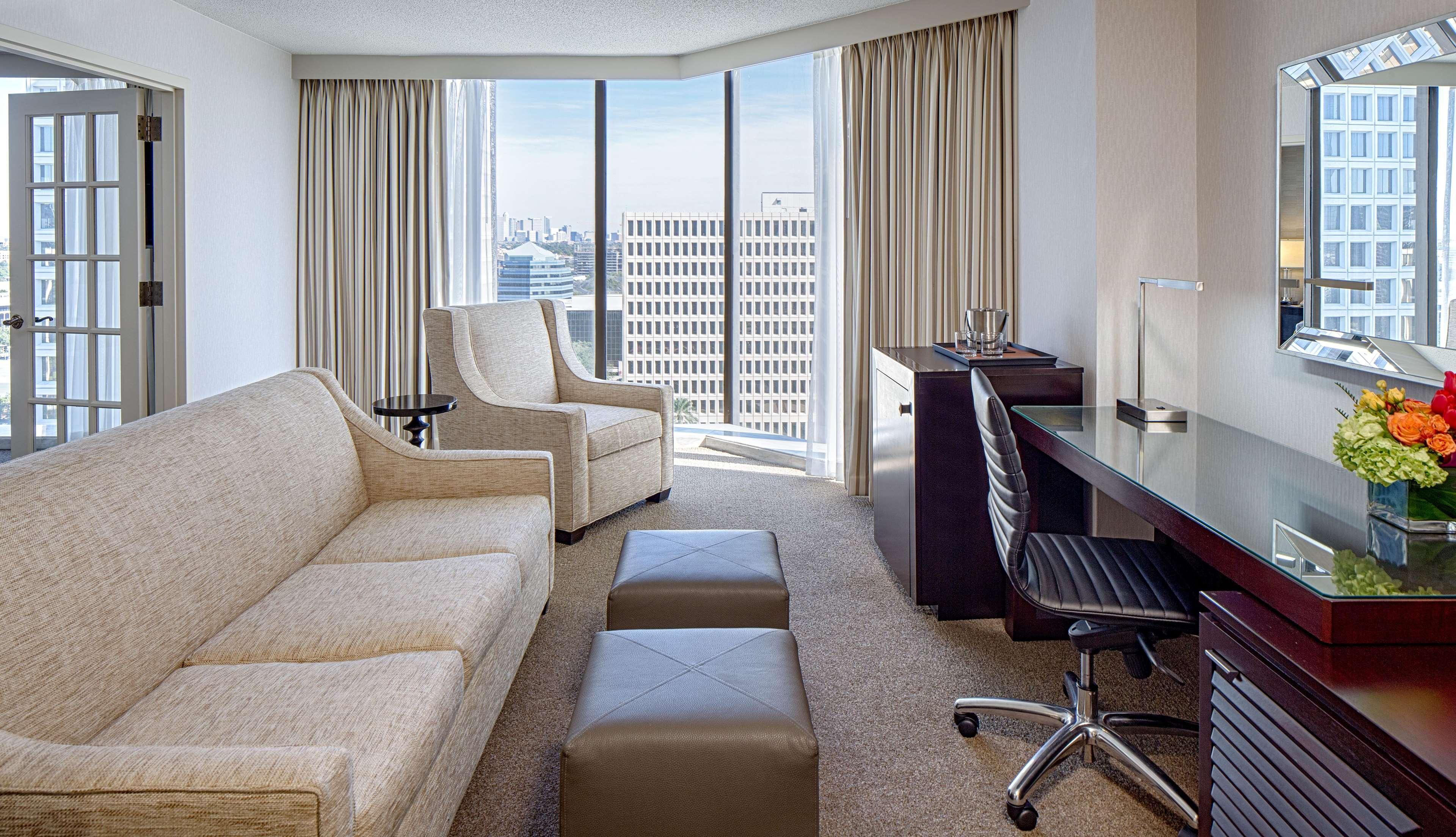Doubletree By Hilton Hotel Houston Greenway Plaza Exteriör bild
