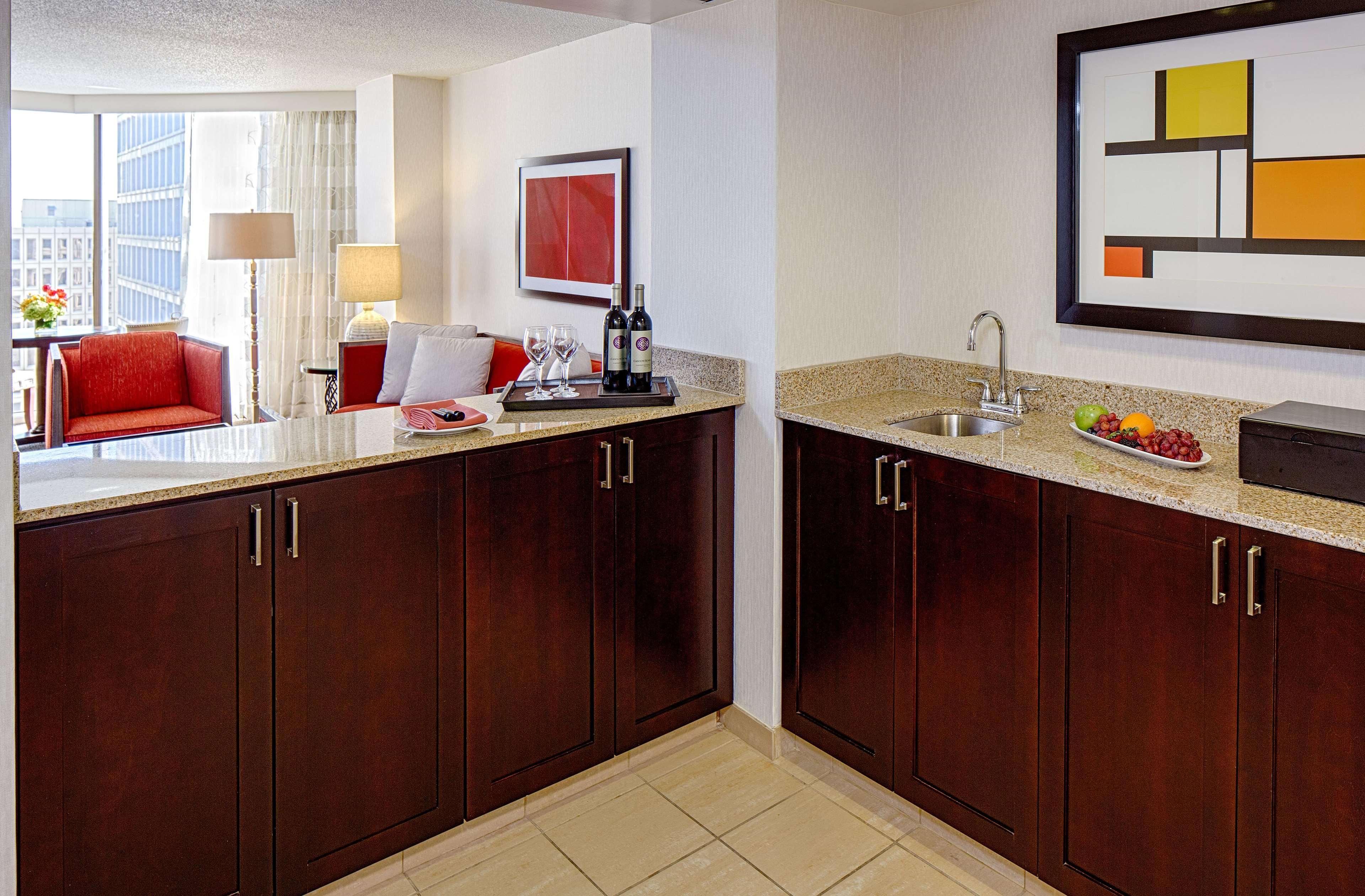 Doubletree By Hilton Hotel Houston Greenway Plaza Exteriör bild