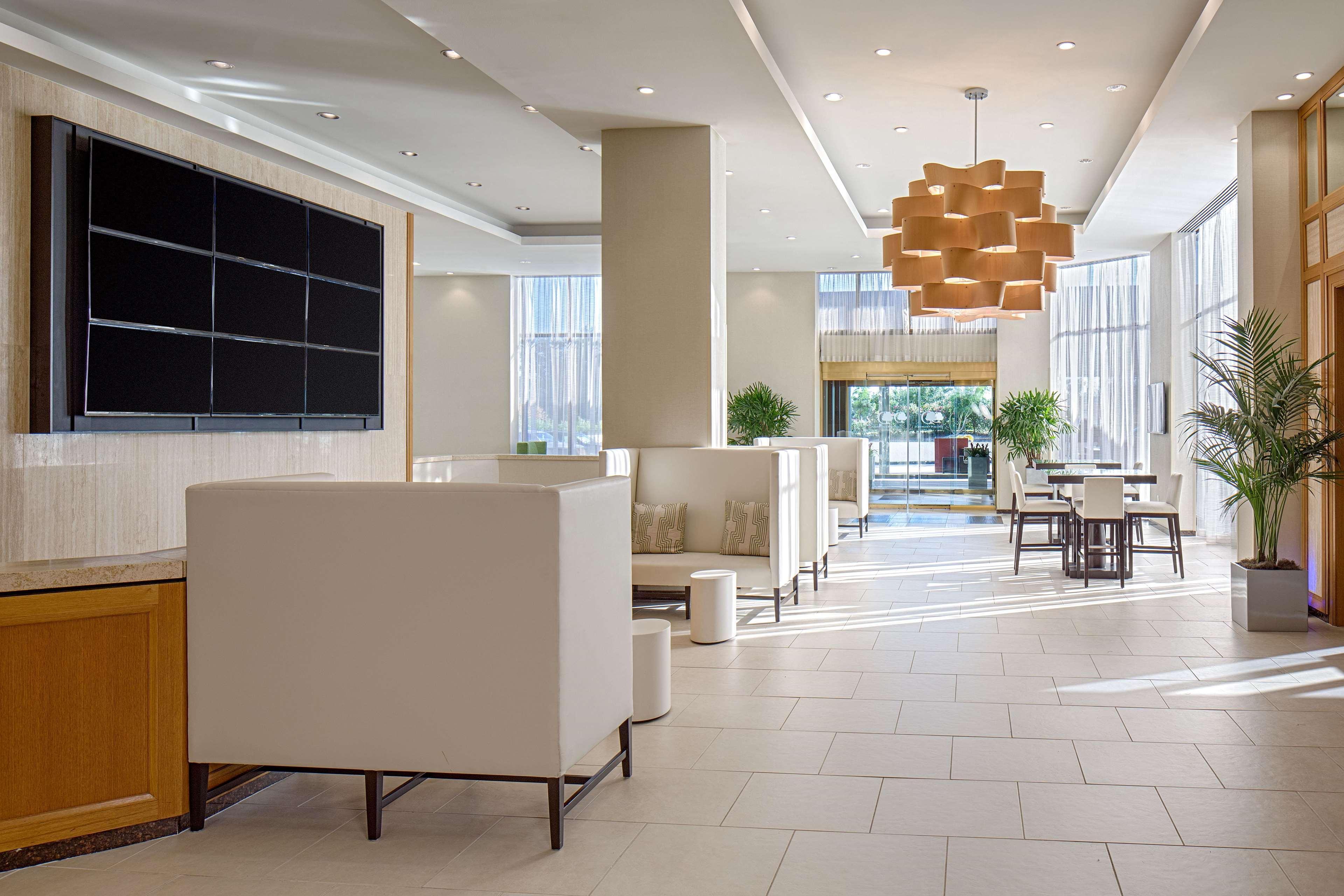 Doubletree By Hilton Hotel Houston Greenway Plaza Exteriör bild