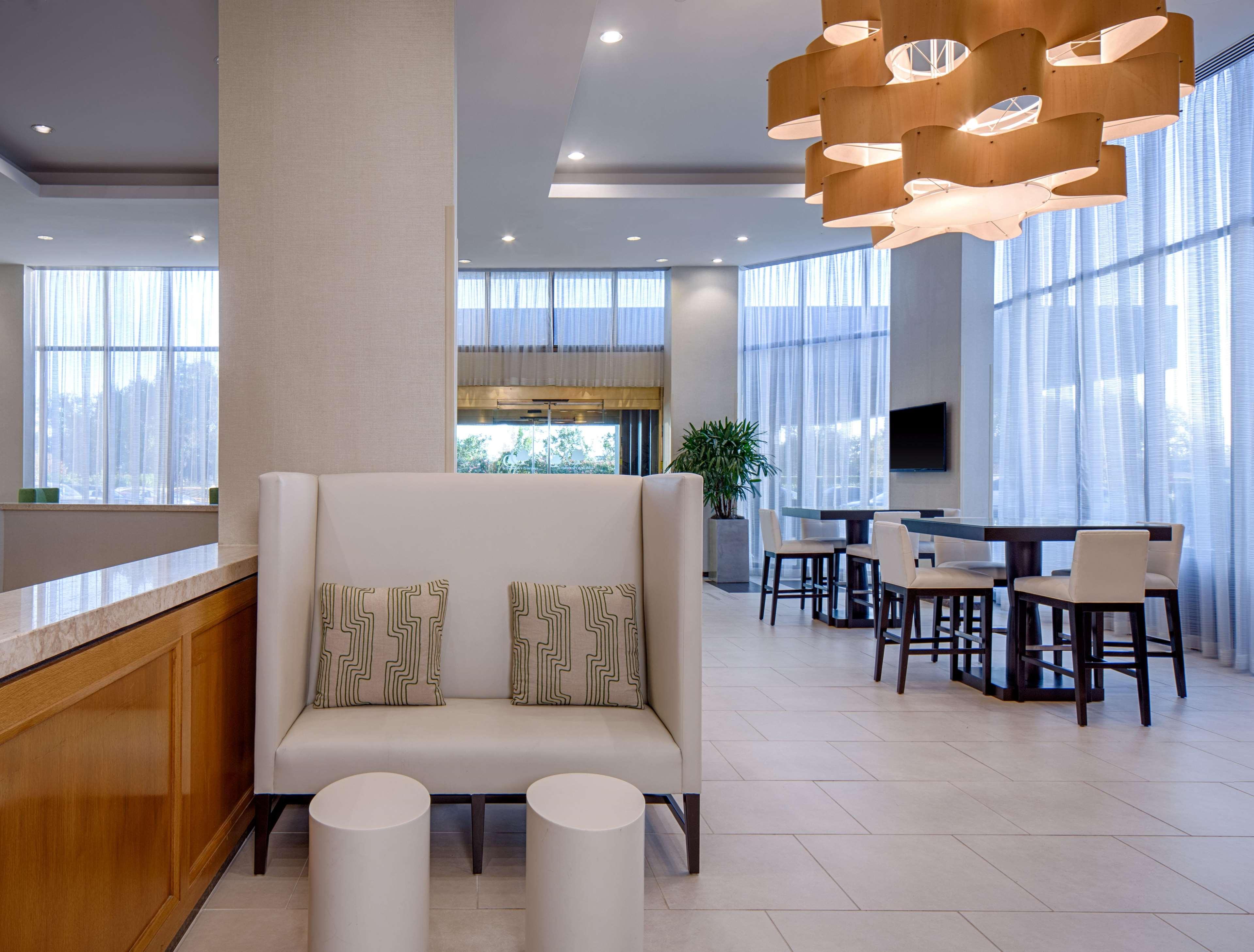 Doubletree By Hilton Hotel Houston Greenway Plaza Exteriör bild