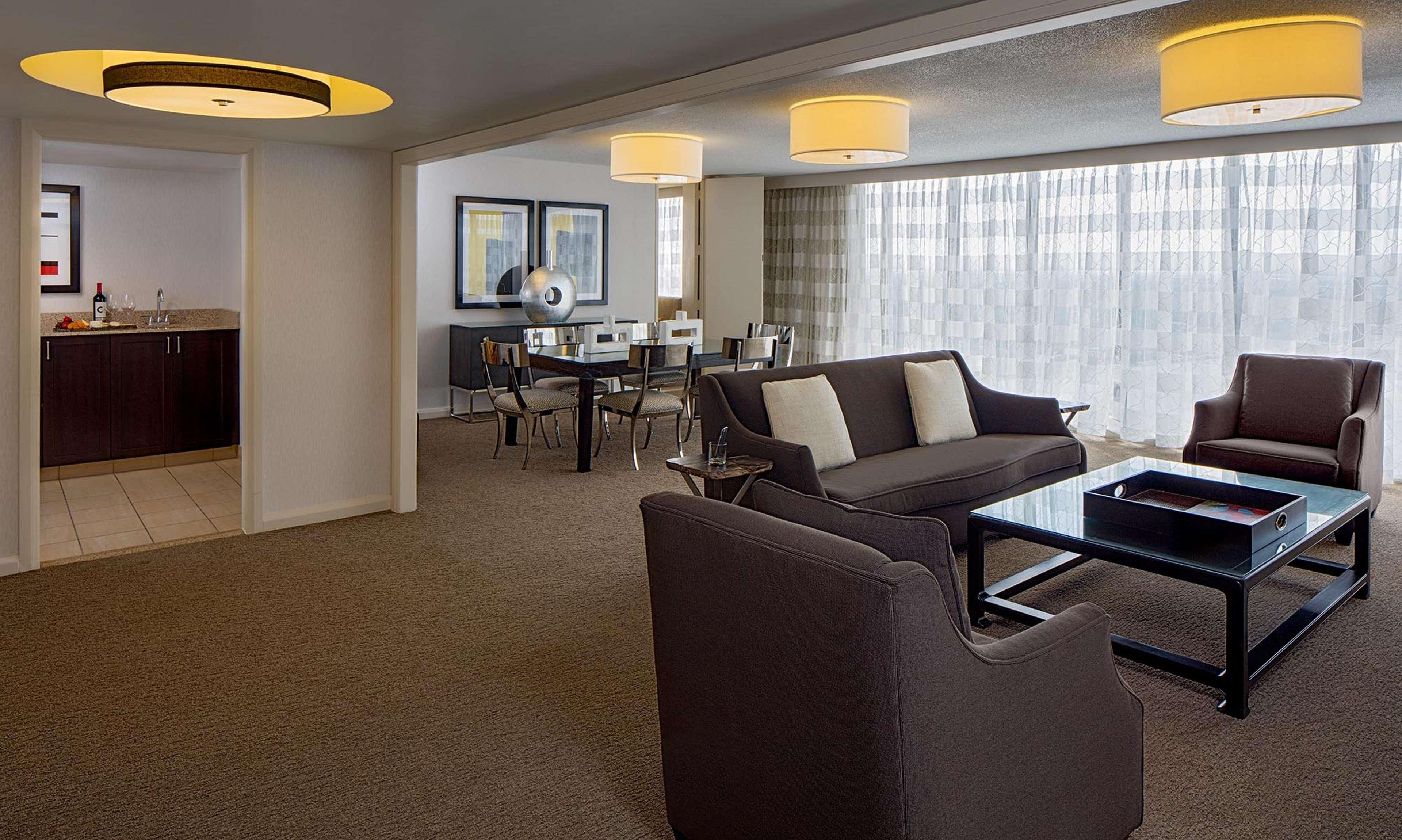 Doubletree By Hilton Hotel Houston Greenway Plaza Exteriör bild