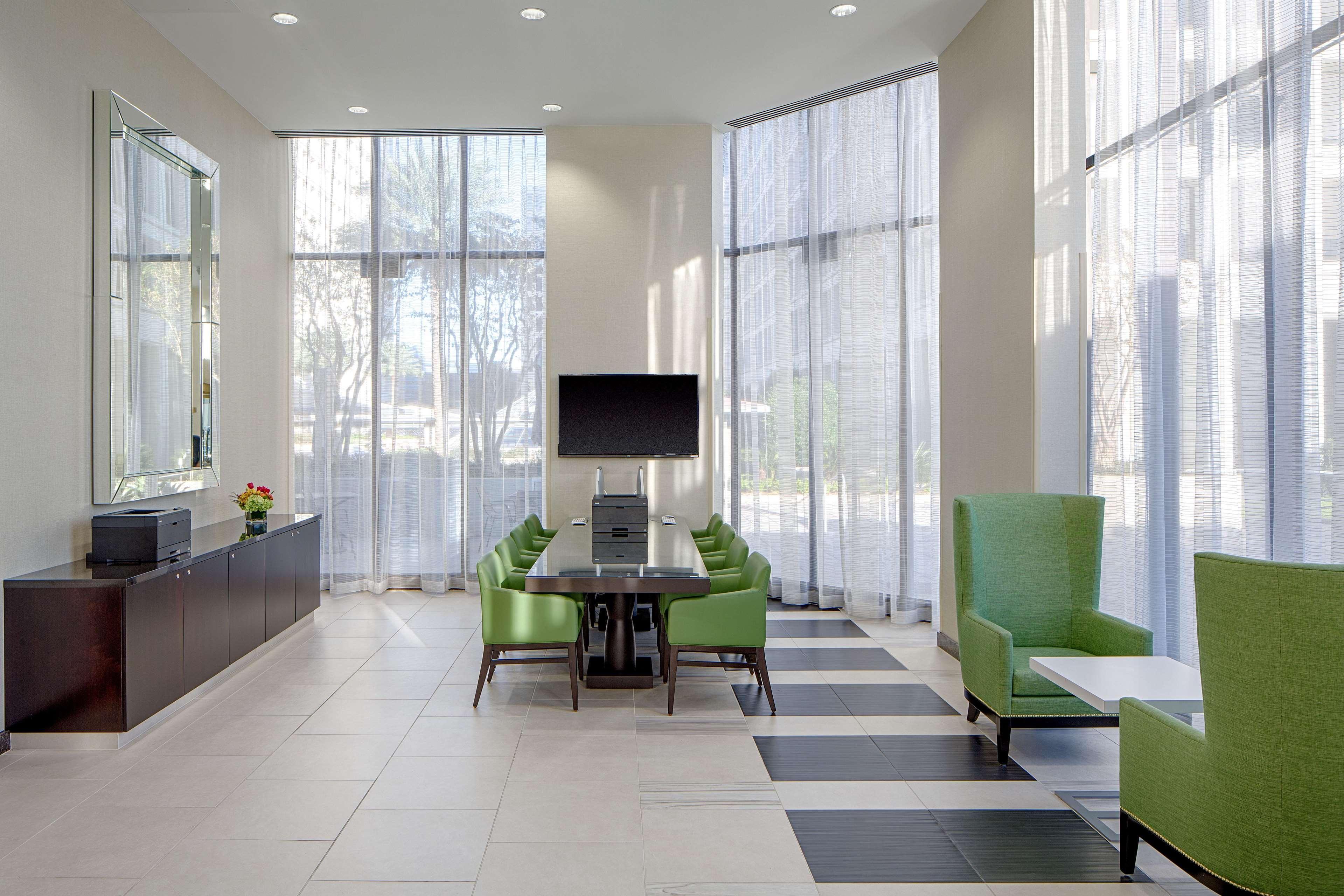 Doubletree By Hilton Hotel Houston Greenway Plaza Exteriör bild