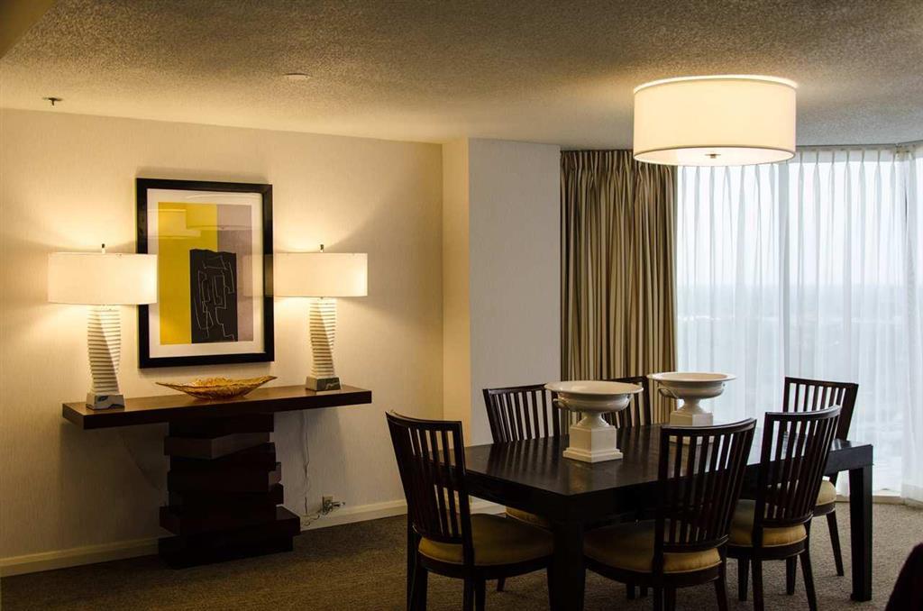 Doubletree By Hilton Hotel Houston Greenway Plaza Exteriör bild